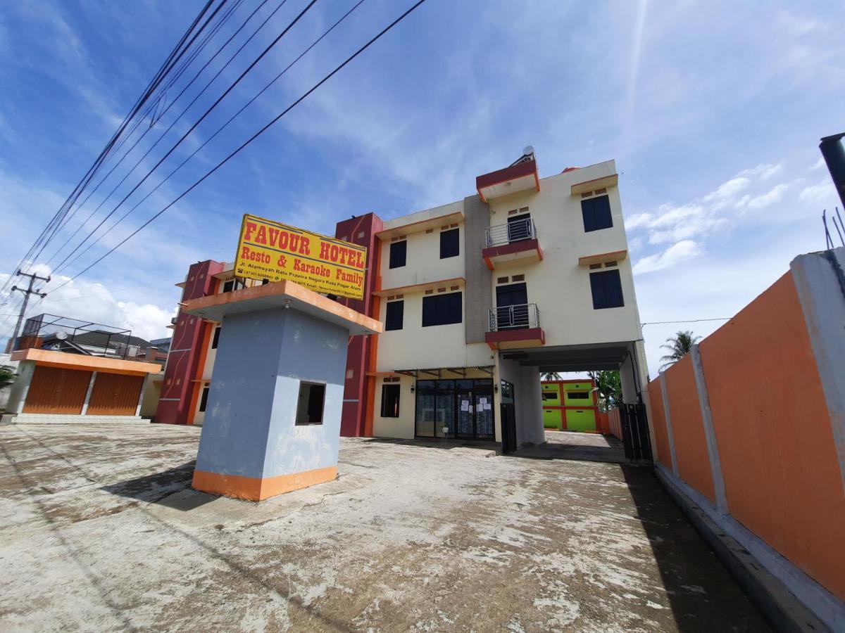Oyo 3373 Favour Hotel Pagaralam Exterior foto