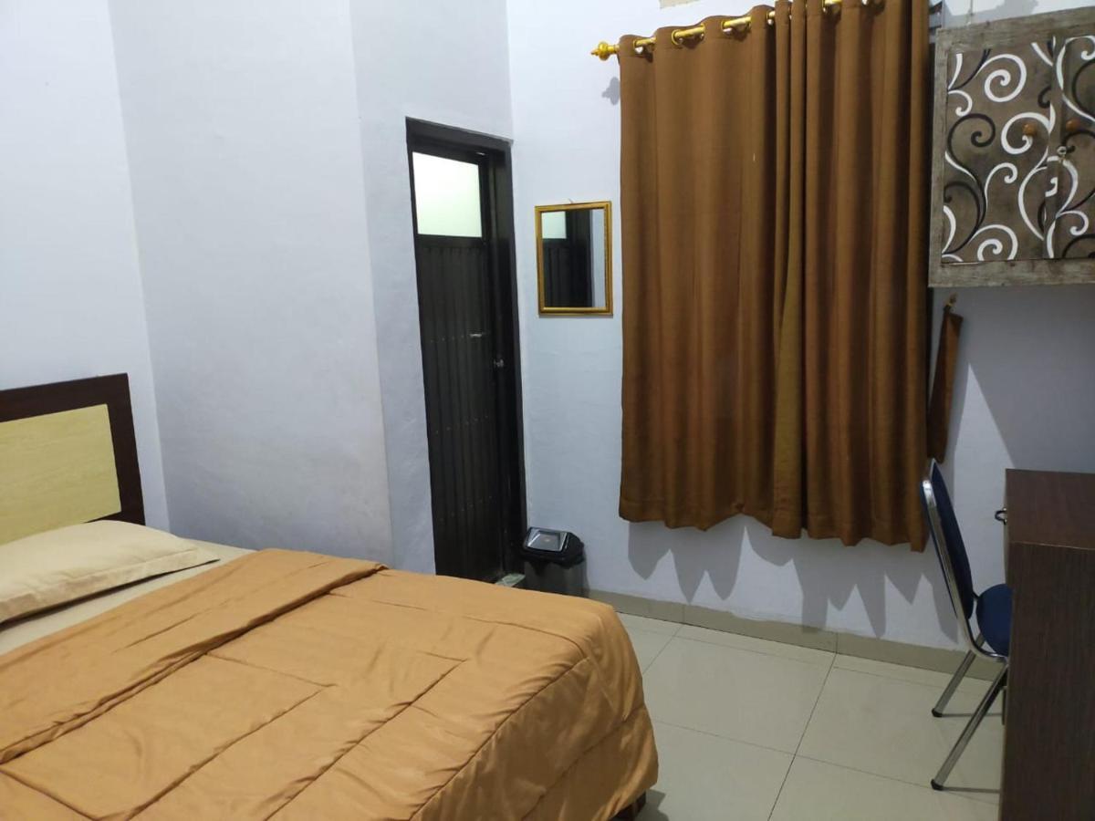 Oyo 3373 Favour Hotel Pagaralam Exterior foto